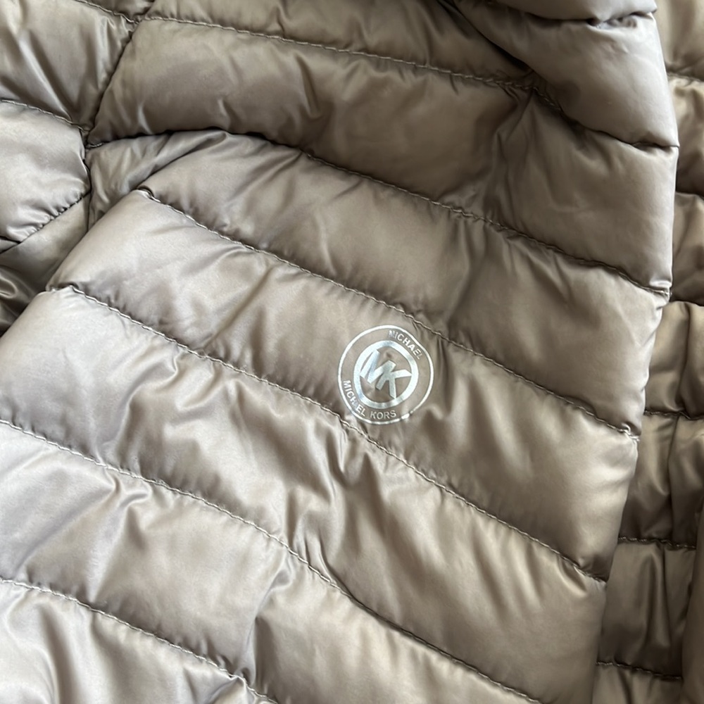 Michael Kors packable down jacket - Picture 6 of 7